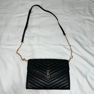 Steve Madden clutch/ crossbody purse. Black with gold details, size 8x11
